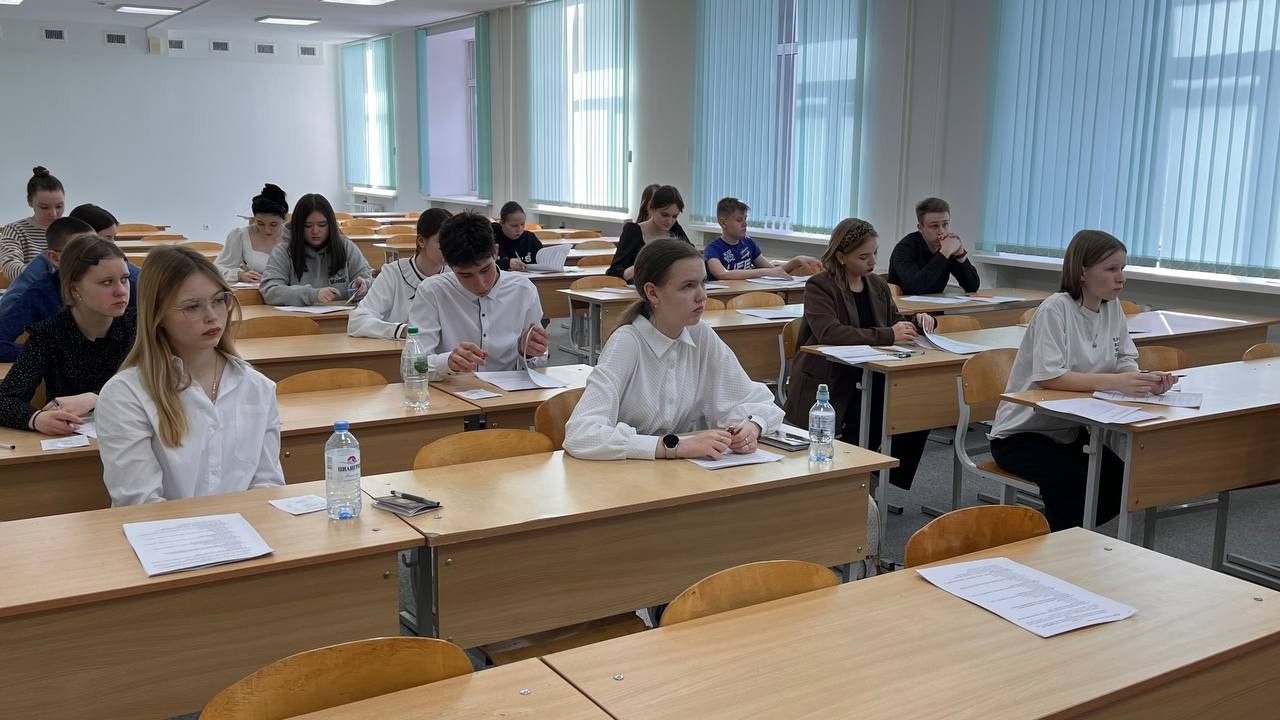 Имена призеров олимпиады школьников «Менделеев» внесут в региональную базу данных талантливых детей и молодежи