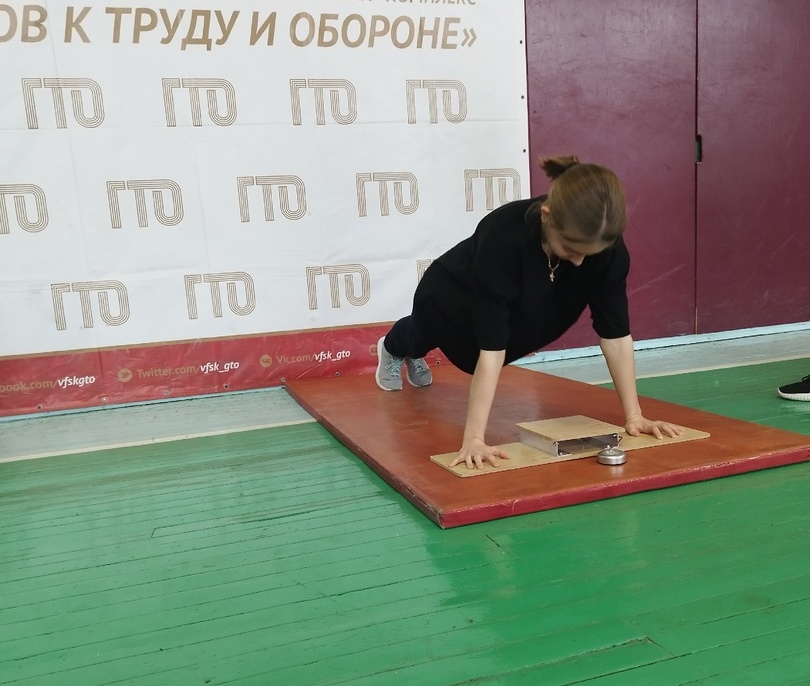 Более 300 студентов участвовали в соревнованиях по многоборью ГТО