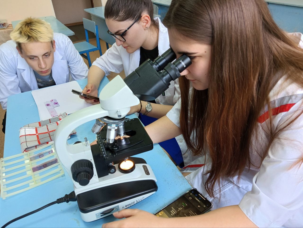 Бойцы студотряда «Санитар» учатся выявлять причины болезней животных и ставить прививки