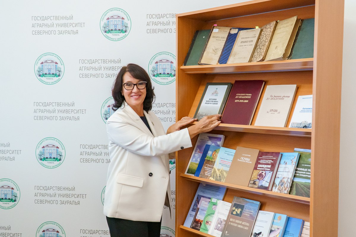 Вышло в свет второе дополненное издание книги «Истории через три века: люди и судьбы»
